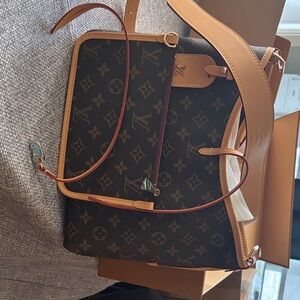 Louis Vuitton Monogram Canvas Messenger Bag Carry all MM